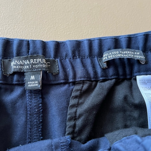 Banana Republic | “Traveler Jogger” with Relaxed Tapered Fit in Navy Blue - M - Picture 4 of 5